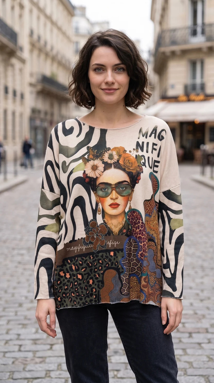 L450 | Loowie Frida Magnifique Printed Cosy Sweater | Beige | One Size S-L